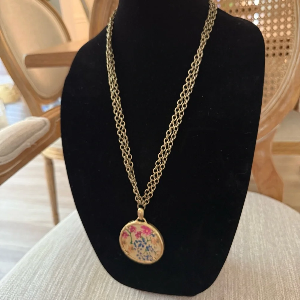 Floral Pendant Necklace with Gold Tone Chain